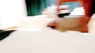 【69堂午夜视频】妈妈带女儿玩双飞啪啪秀，全程露脸宾馆伺候大哥，轮流给大哥口交大鸡巴，骚妈直播看着女儿被上位爆草揉奶子