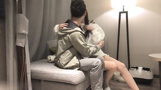 【69堂午夜视频】清纯女神苗条温柔，沙发撕开丝袜抠穴展示，这颜值物有所值