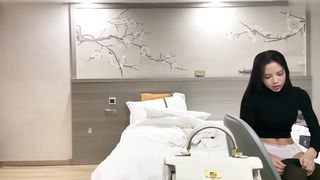 【69堂午夜视频】礼炮淫新年 娇俏少妇秀色可餐