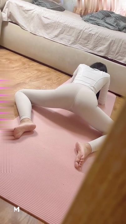 【69堂午夜视频】美艳小妈和情夫偷情被我发现了_没想到勾引我操她