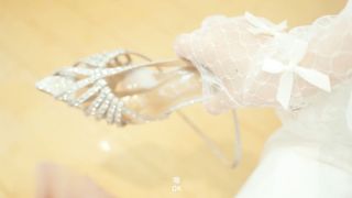 【69堂午夜视频】花嫁NTR婚礼当天，曾经的来到了我的化妆室，用他拍下的裸照威胁我