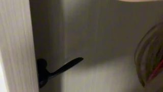 【69堂午夜视频】与女儿班主任在她家偷情，对白清晰！跟我女儿琪琪高二的班主任在她家偷情，当着她女儿的面内射了她