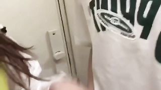 【69堂午夜视频】爆乳御姐火车上勾引猛男中出性爱