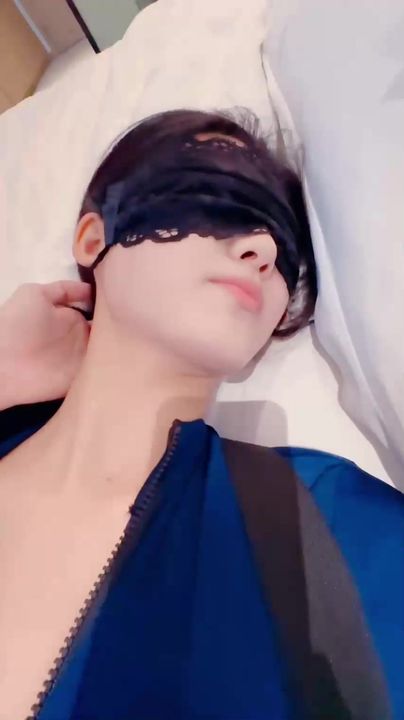 【69堂午夜视频】高考前一天强硬拉着妹妹操逼_穿上制服蒙上她的眼睛悄悄摘掉套子给小嫩逼射个大满贯