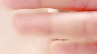 【69堂午夜视频】白丝露脸心悦颜值小妹发骚诱惑狼友，揉奶玩逼好姐妹帮忙道具抽插蹂躏，给大哥撸鸡巴吃奶，让他们去别屋做爱