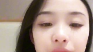 【69堂午夜视频】全程露脸大秀直播发骚，跟狼友互动撩骚各种展示，舔弄小哥大鸡巴，无套抽插激情上位