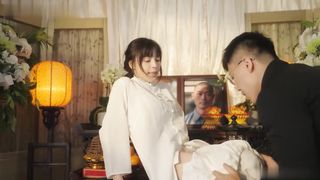 【69堂午夜视频】未亡人在灵堂偷情