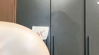 【69堂午夜视频】气质御姐范妹子，白色丝袜搔首弄姿热舞大秀身材黑丝袜按摩推油安慕希酸奶湿身