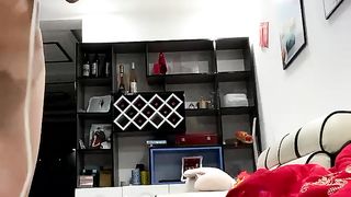 【69堂午夜视频】下海给宝宝赚奶粉钱，鲜奶多多，风趣挑逗哥哥们，不怕你营养不良，天天挤奶给网友们舔屏！