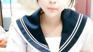 【69堂午夜视频】清纯乖巧邻家妹妹新买的学生制服，穿上给大家看，撩起里面穿着连体内裤，掰开粉穴特写，手指扣入表情很享受