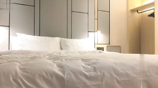 【69堂午夜视频】舌吻坐在身上摸屁股口交上位骑乘猛操