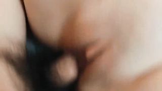 我的母狗妹妹，乖巧听话无毛逼，让小哥骑在脖子上草嘴深喉，压在身下无套插入给小哥舔手指，浪叫呻吟好骚啊