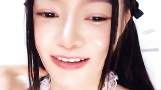 【69堂午夜视频】有气质的极品少妇，全露脸无毛白虎逼跟狼友撩骚互动，道具抽插骚穴特写展示，把自己搞喷了，精彩刺激别错过