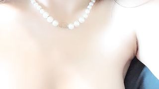 【69堂午夜视频】长相甜美网红妹子唯美透明情趣衣服，全裸自慰，极品超美鲍鱼，道具双玩刺激白浆很多