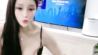 【69堂午夜视频】外围女神全程露脸情趣装高跟鞋诱惑狼友，镜头前揉奶摸逼浪荡呻吟，跟狼友互动撩骚精彩刺激不断，不要错过