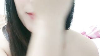 【69堂午夜视频】情趣耳朵刚下海风骚御姐，撩起牛仔短裙，翘起屁股镜头前扭动，简直完美极度诱惑，掏出奶子揉捏，就是小逼有点黑