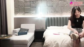 【69堂午夜视频】最主要是屁股又翘又大过肩，并且还无比配合