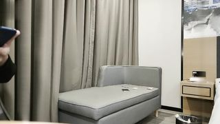 【69堂午夜视频】白嫩美艳极品尤物，沙发啪啪最后嫌女生不配合要退钱