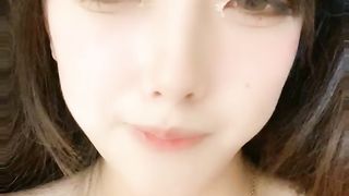 【69堂午夜视频】说话嗲嗲网红美女，全裸抠逼自慰，无毛粉嫩小穴，两根手指猛操，水声哗哗浪叫，搞得骚逼很湿