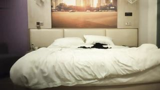 【69堂午夜视频】大奶子美女外围换上情趣黑丝吃鲍鱼