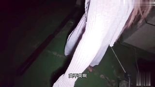 【69堂午夜视频】学校正式老师天台露出，逼里夹着别人的精子带回家给老公