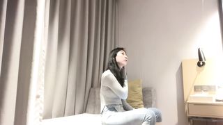 【69堂午夜视频】黑丝OL少妇，床上放荡无比，含住鸡巴就舍不得松嘴