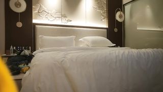 【69堂午夜视频】黑丝红色蝴蝶结真是性感小姐姐