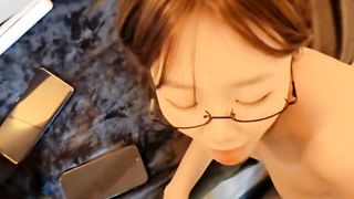 【69堂午夜视频】黑丝露脸极品小母狗跪舔大鸡巴深喉草嘴，让大哥抠逼玩弄道具抽插，无套上位浪叫不止，精彩刺激不要错过好骚