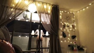 【69堂午夜视频】大长腿小美女乖乖躺好随时准备使用大鸡巴