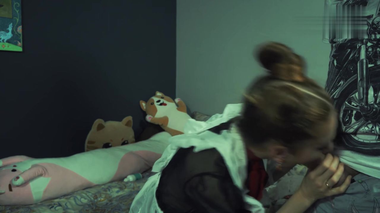 【69堂午夜视频】抓到同父异母的姐妹做主播直播直接加入变成色情主播