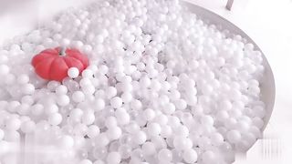 【69堂午夜视频】调皮白丝小骚货泡泡球池里面骑乘插穴