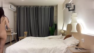 【69堂午夜视频】叫声好听进门就脱衣服迫不及待的让我干她做的时候喜欢后入非要我在后面干他