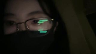 【69堂午夜视频】眼镜骚货户外直播玩逼强力震动高潮失禁