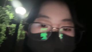 【69堂午夜视频】眼镜骚货户外直播玩逼强力震动高潮失禁